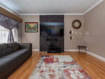 4 Bedroom House For Sale in Parkhill Gardens