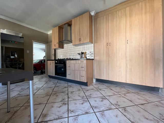4 Bedroom House For Sale in Parkhill Gardens