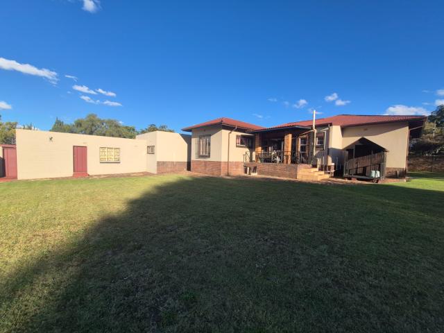 4 Bedroom House For Sale in Parkhill Gardens