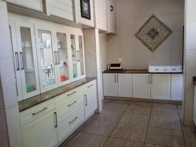 4 Bedroom House For Sale in Parkhill Gardens