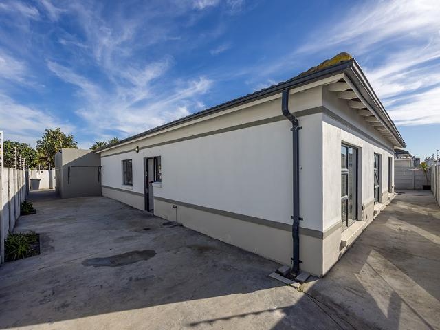 4 Bedroom House For Sale in Parklands