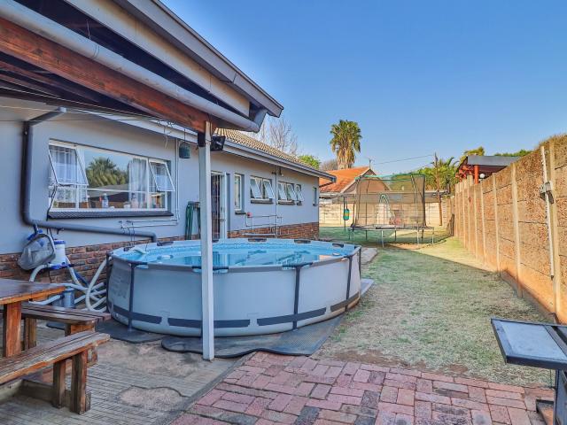 4 Bedroom House For Sale in Parktown Estate