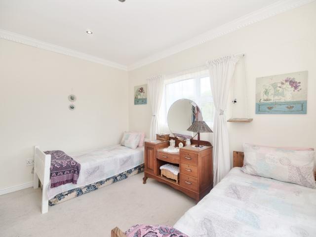 4 Bedroom House For Sale in Pearly Beach