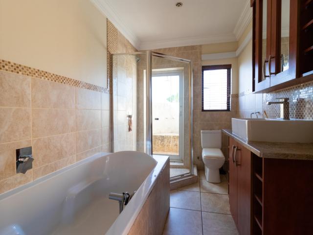 4 Bedroom House For Sale in Pebble Rock Golf Village