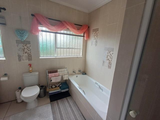 4 Bedroom House For Sale in Pellissier
