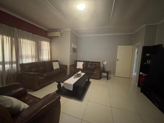 4 Bedroom House For Sale in Phalaborwa