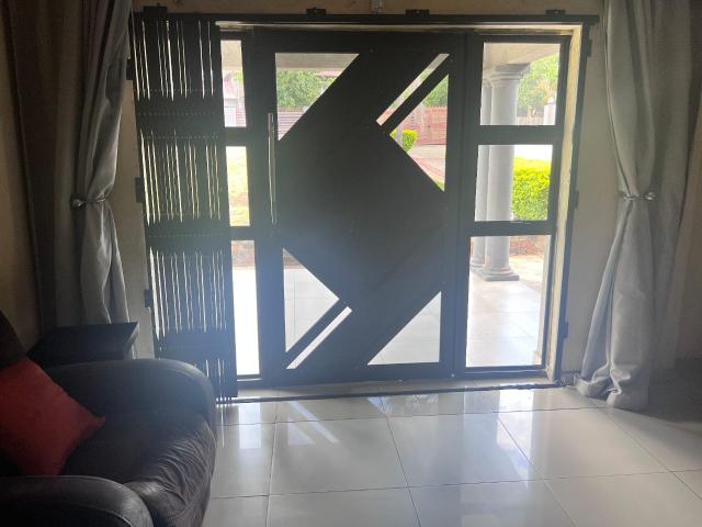 4 Bedroom House For Sale in Phalaborwa