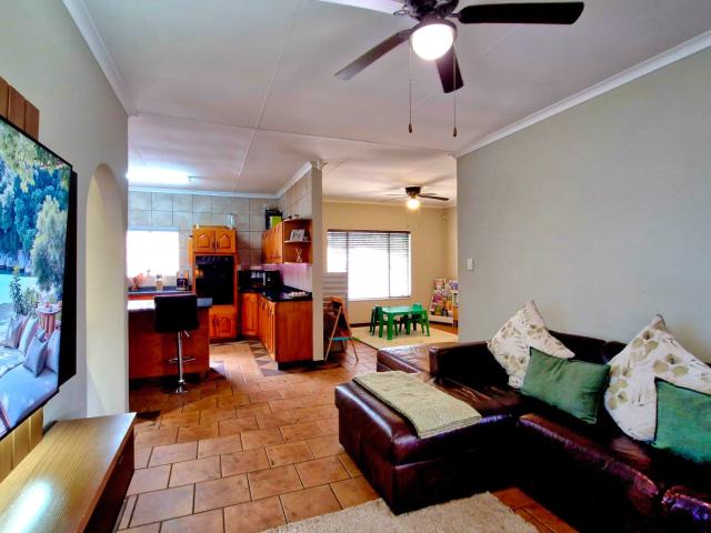 4 Bedroom House For Sale in Pierre Van Ryneveld