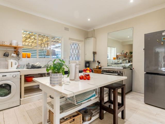 4 Bedroom House For Sale in Plumstead