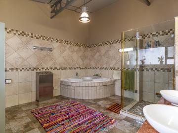 4 Bedroom House For Sale in Plattekloof