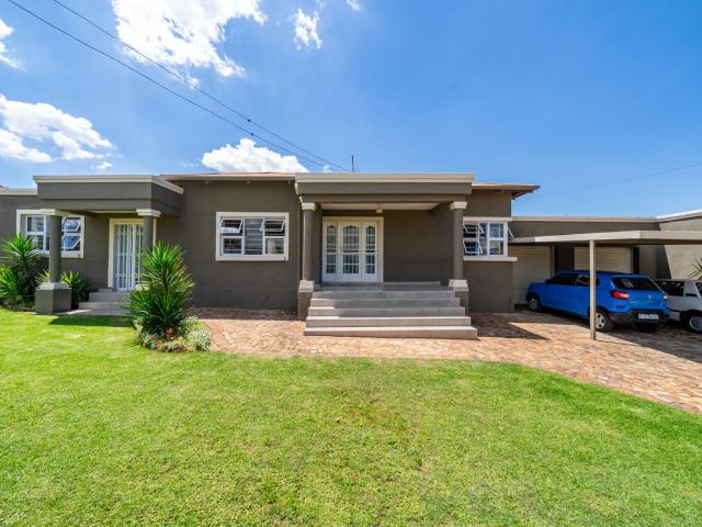4 Bedroom House For Sale in Primrose Hill