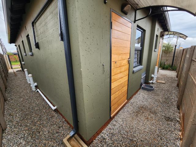 4 Bedroom House For Sale in Protea Glen