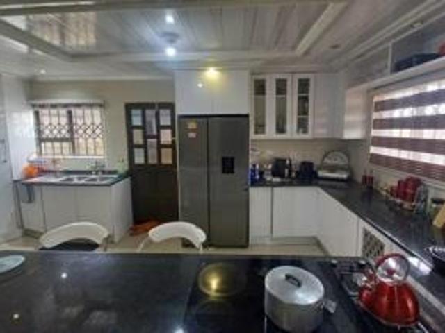 4 Bedroom House For Sale in Protea Glen