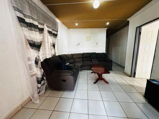 4 Bedroom House For Sale in Protea Glen