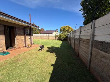 4 Bedroom House For Sale in Rothdene
