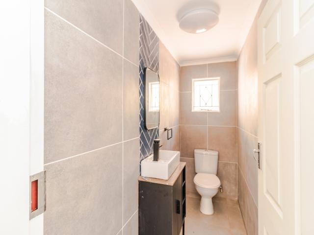 4 Bedroom House For Sale in Roodekrans