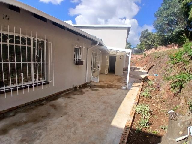 4 Bedroom House For Sale in Roodekrans