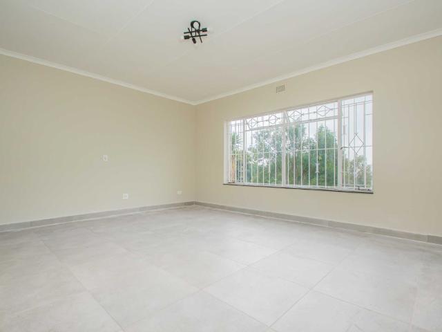 4 Bedroom House For Sale in Roodekrans