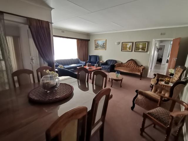 4 Bedroom House For Sale in Roodia