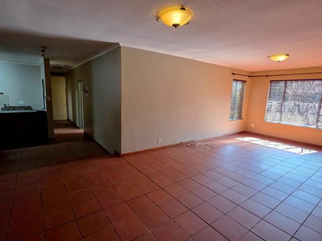 4 Bedroom House For Sale in Rooihuiskraal