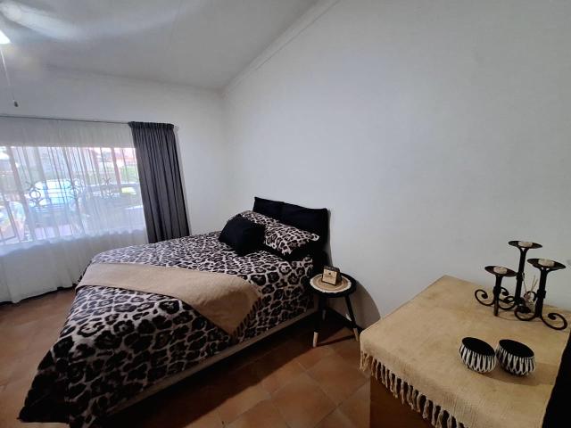 4 Bedroom House For Sale in Rooihuiskraal