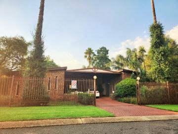 4 Bedroom House For Sale in Rooihuiskraal