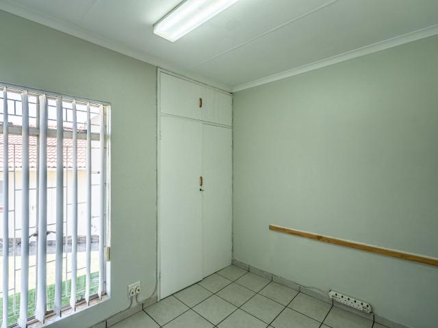 4 Bedroom House For Sale in Rooihuiskraal
