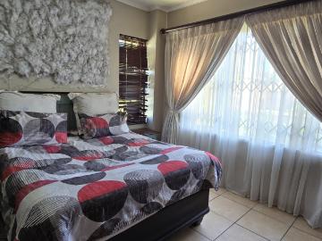 4 Bedroom House For Sale in Rooihuiskraal North