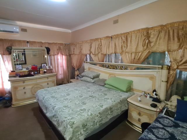 4 Bedroom House For Sale in Roosheuwel Ext 1