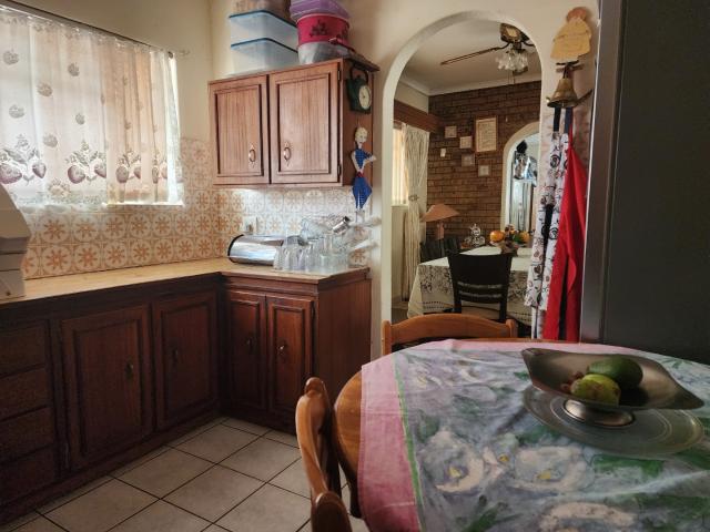 4 Bedroom House For Sale in Roosheuwel Ext 2