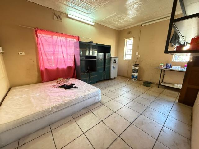 4 Bedroom House For Sale in Rosettenville