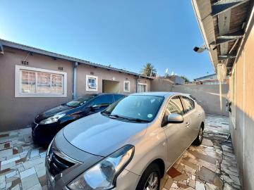 4 Bedroom House For Sale in Rosettenville