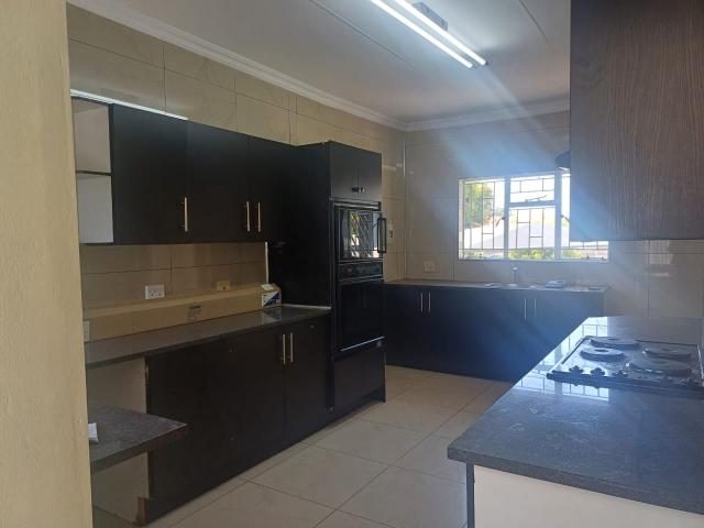 4 Bedroom House For Sale in Roshnee