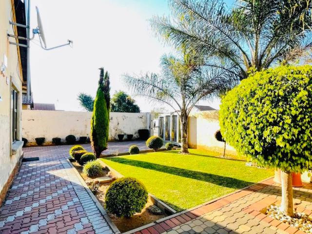 4 Bedroom House For Sale in Rabie Ridge