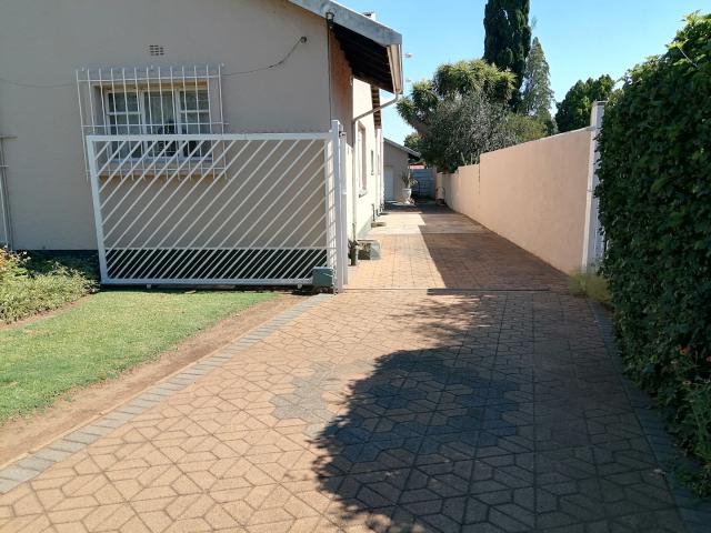 4 Bedroom House For Sale in Raceview