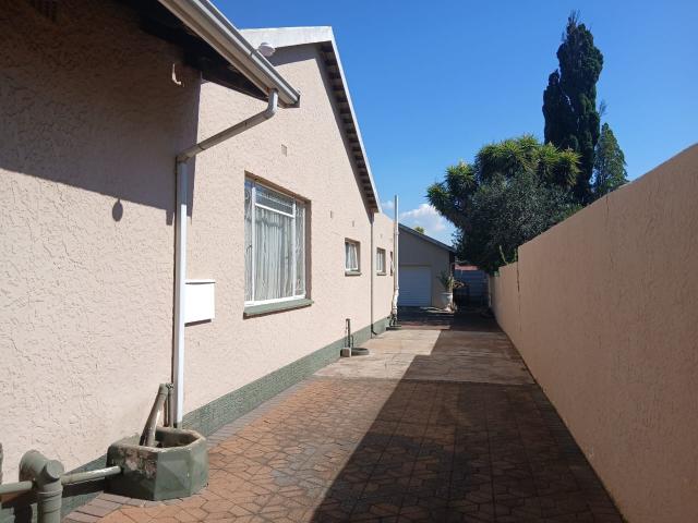 4 Bedroom House For Sale in Raceview