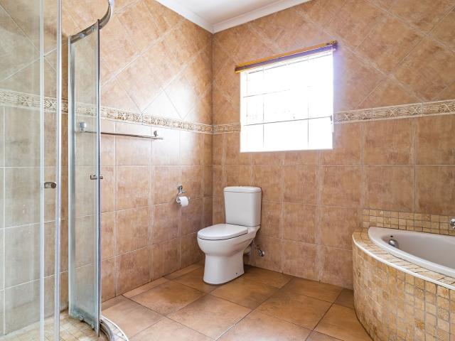 4 Bedroom House For Sale in Radiokop