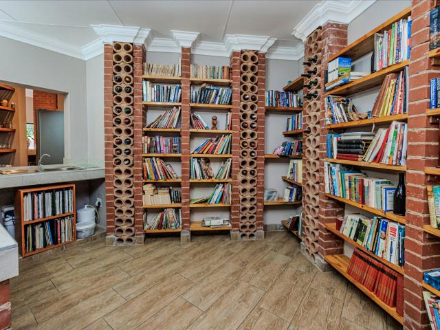 4 Bedroom House For Sale in Rangeview