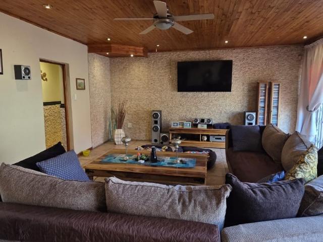 4 Bedroom House For Sale in Randhart