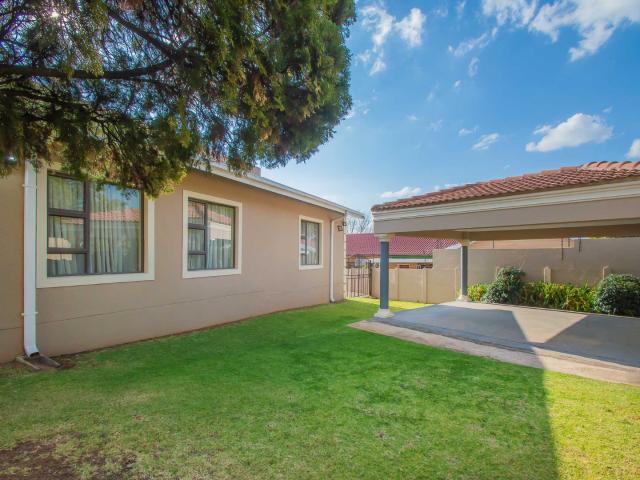 4 Bedroom House For Sale in Randpark Ridge