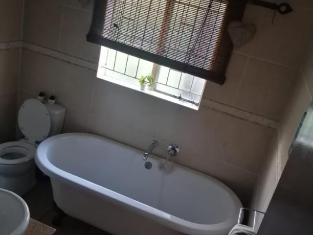 4 Bedroom House For Sale in Reyno Ridge