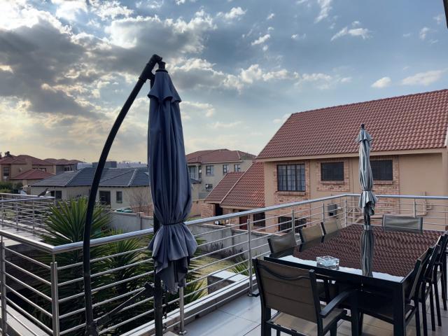 4 Bedroom House For Sale in Reyno Ridge