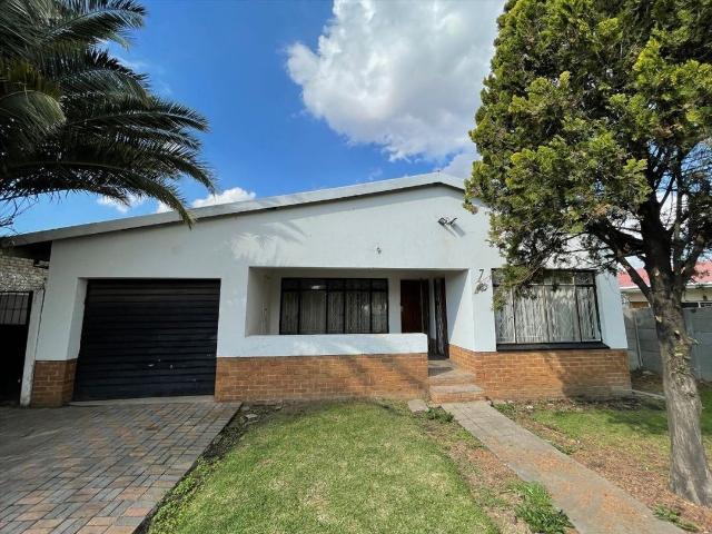 4 Bedroom House For Sale in Reigerpark