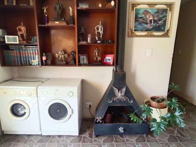 4 Bedroom House For Sale in Rensburg