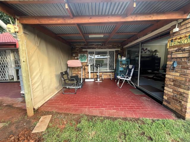 4 Bedroom House For Sale in Rhodesdene