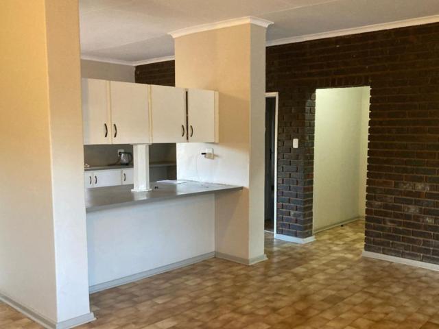 4 Bedroom House For Sale in Riviera Park