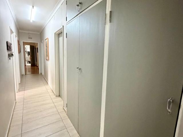 4 Bedroom House For Sale in Riviera Park