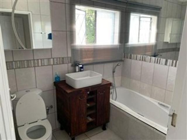 4 Bedroom House For Sale in Ridgeway