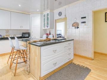 4 Bedroom House For Sale in Ridgeway