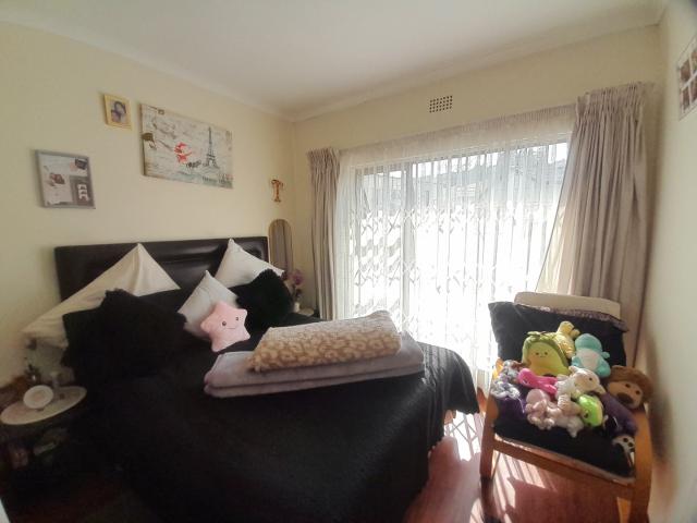 4 Bedroom House For Sale in Ridgeway